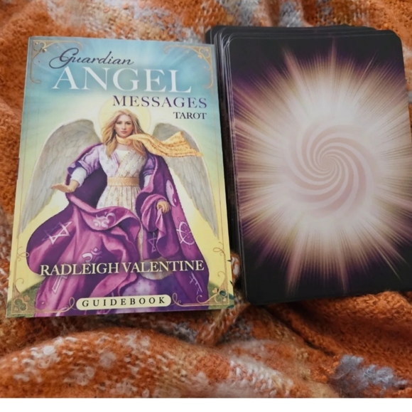 Guardian Angel Messages Tarot Bundle (2 decks) - Picture 3 of 6